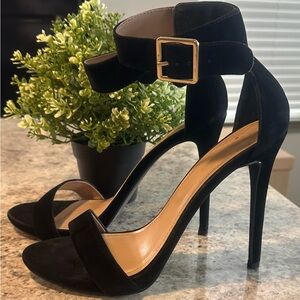 Women’s cocktail/formal wear size 10 shoes. 5” heals